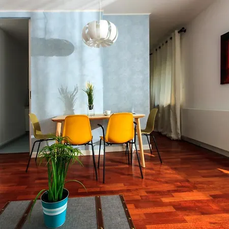 Comfy Dobra 54 * Varsó